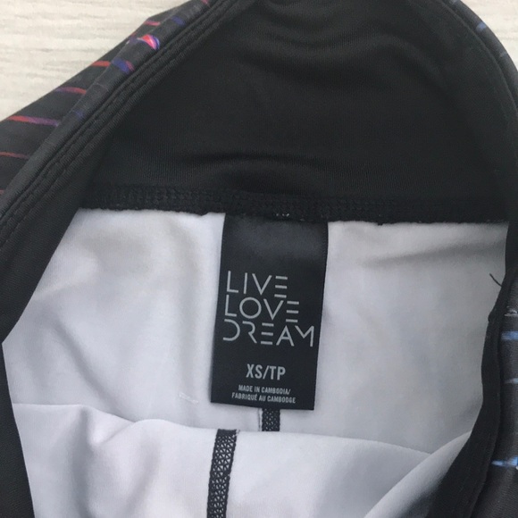 Workout shorts - Picture 2 of 3